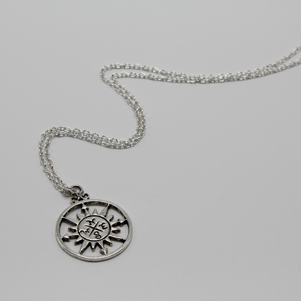 WOMEN'S CHAIN COMPASS NECKLACE - Picture 4 of 4